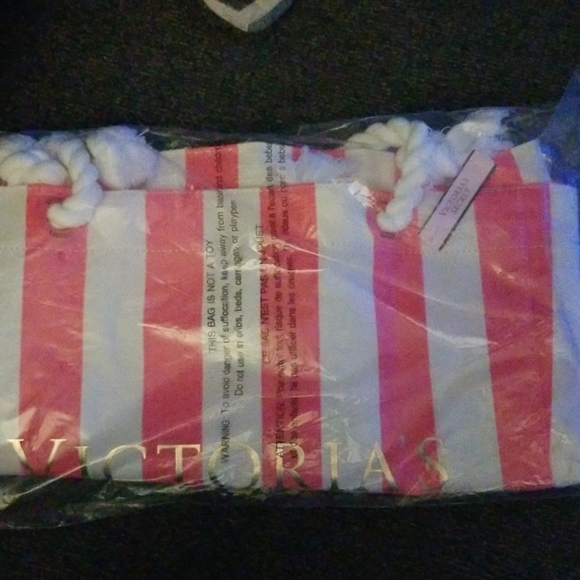 🦋VICTORIA'S SECRET TOTE - Picture 3 of 5